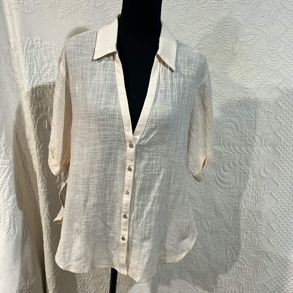 Esther & Co fraise top, size small,‎ NWT